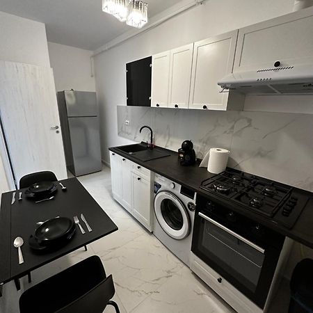 Stylish Apartment Militari - Parking Spot Chiajna Exterior foto